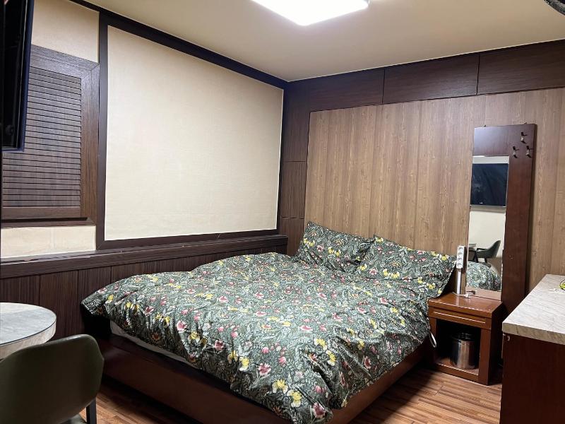 Double Room image 2