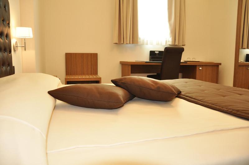 Superior Double or Twin Room image 1
