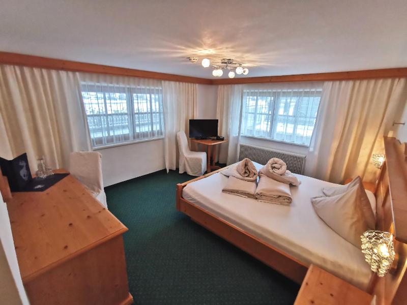 Small double room without balcony image 1