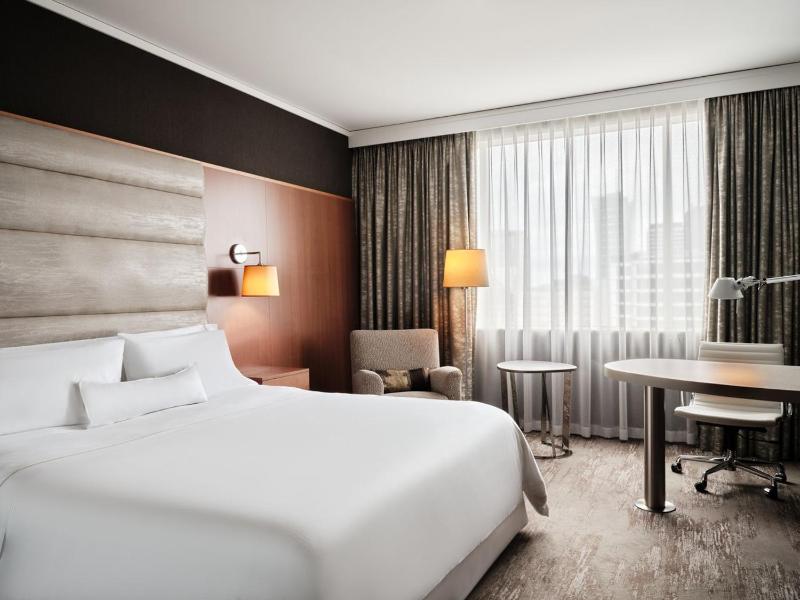 Classic, Guest room, 1 King image 1