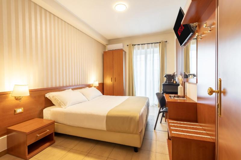 Double or Twin Room image 3