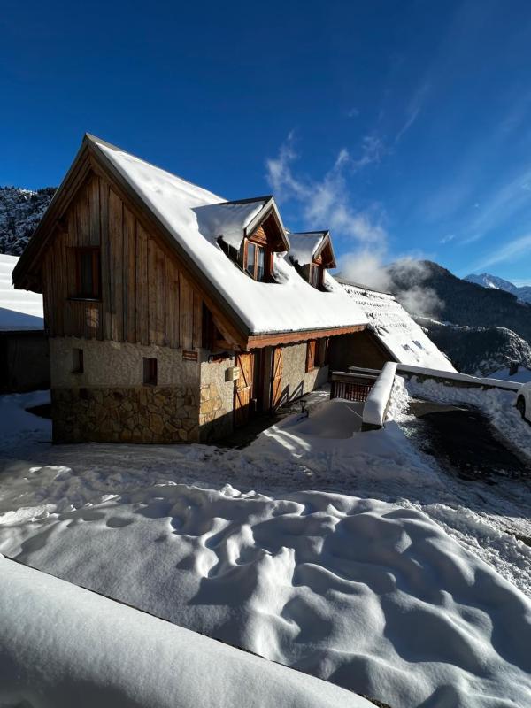 Chalet de village à 200 m des pistes au cœur d Huez Images