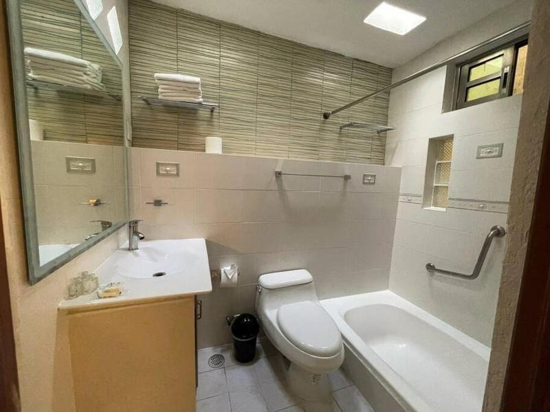 EspaciosaCentrica y bonita casa 10 personas - image 12