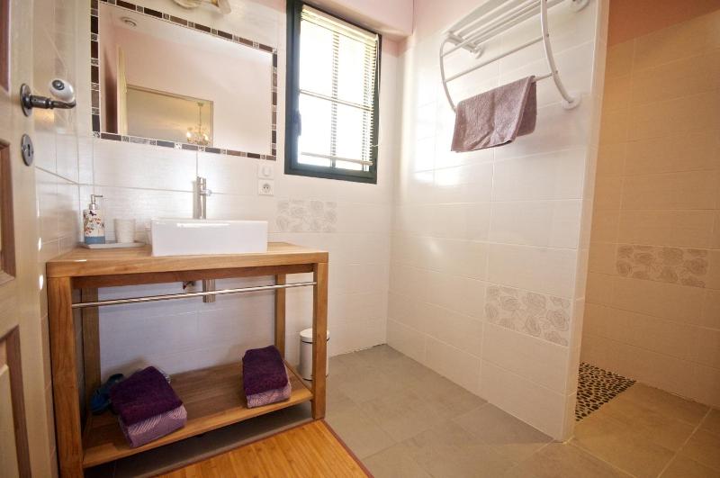 Classic Quadruple Room image 2