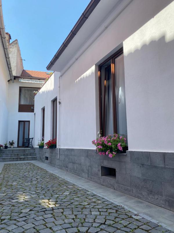 Superior Deluxe King Room image 1