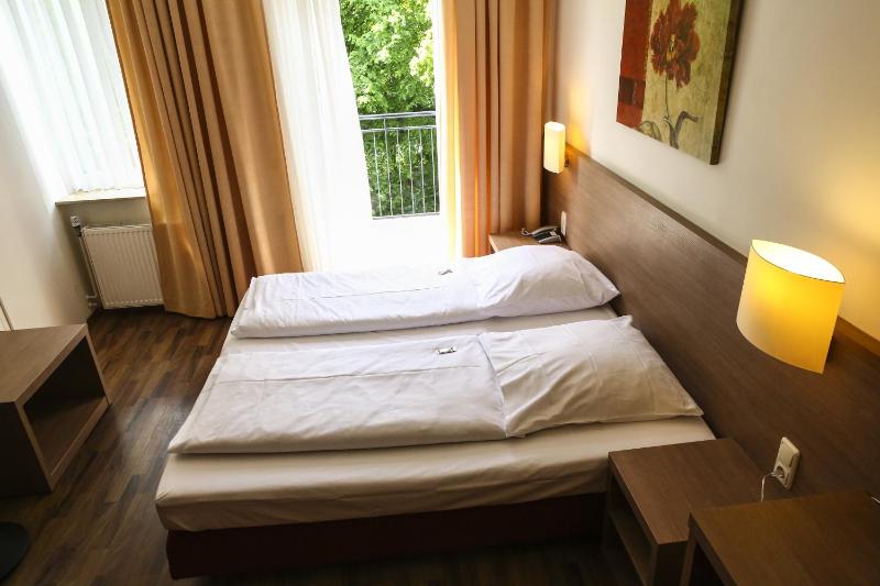  Deluxe Double Room  image 4