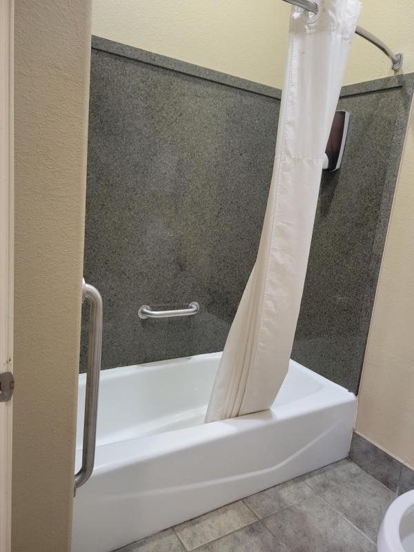 Budget Double Room image 4