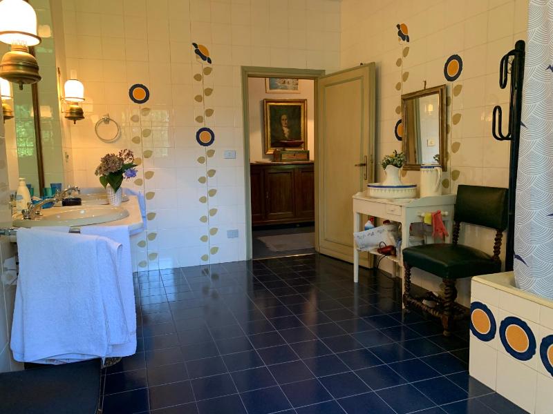 Twin Room with Shared Bathroom image 3