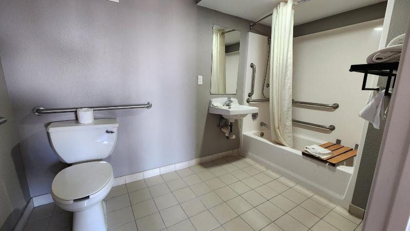 Queen Room with Two Queen Beds - Disability Access - Non-Smoking image 2