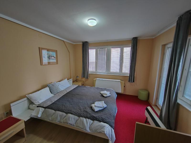 Double Room image 3