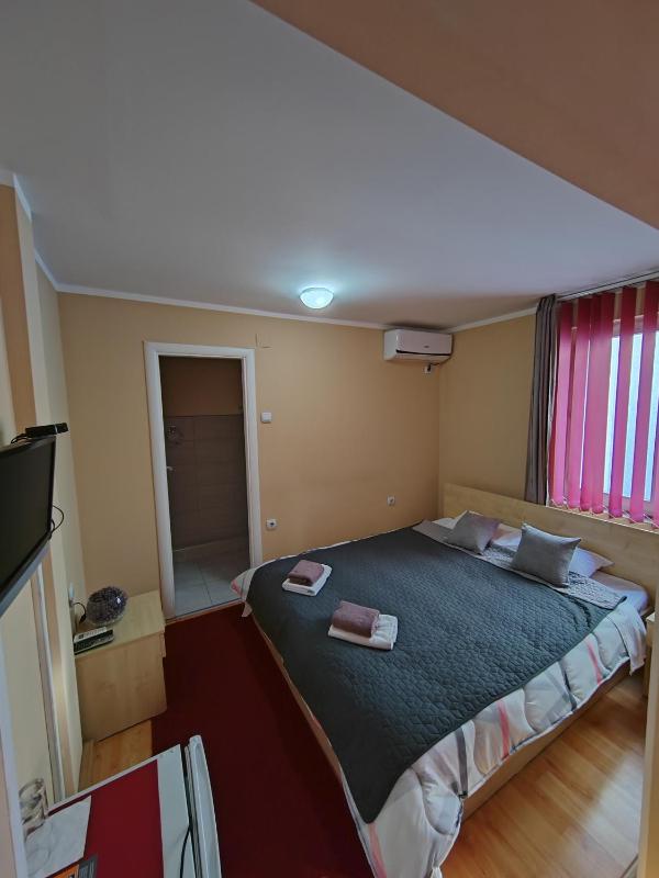 Double Room image 2