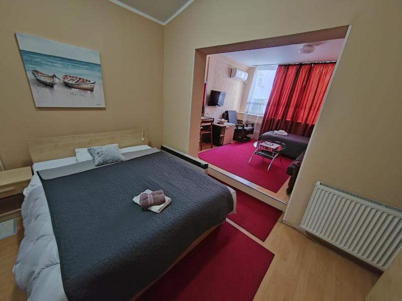 Twin Room image 3