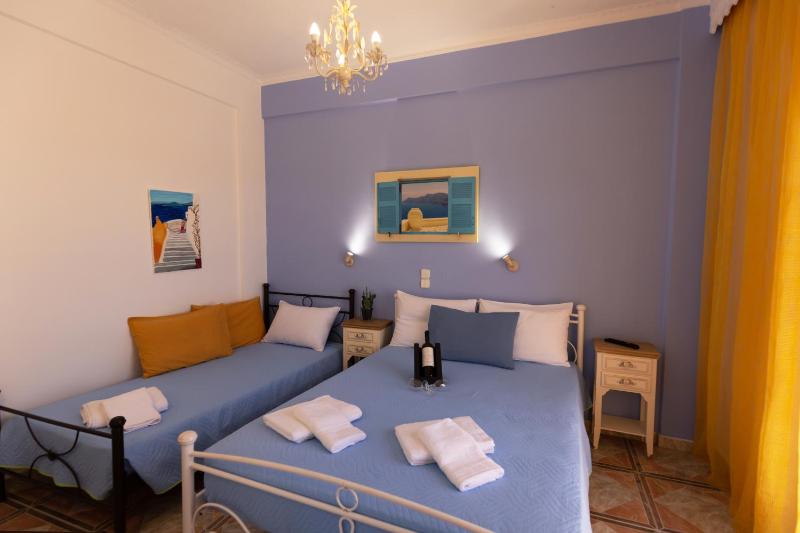 Triple Room with Pool View image 1