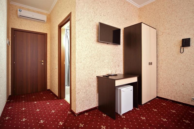 Standard Twin Room image 2
