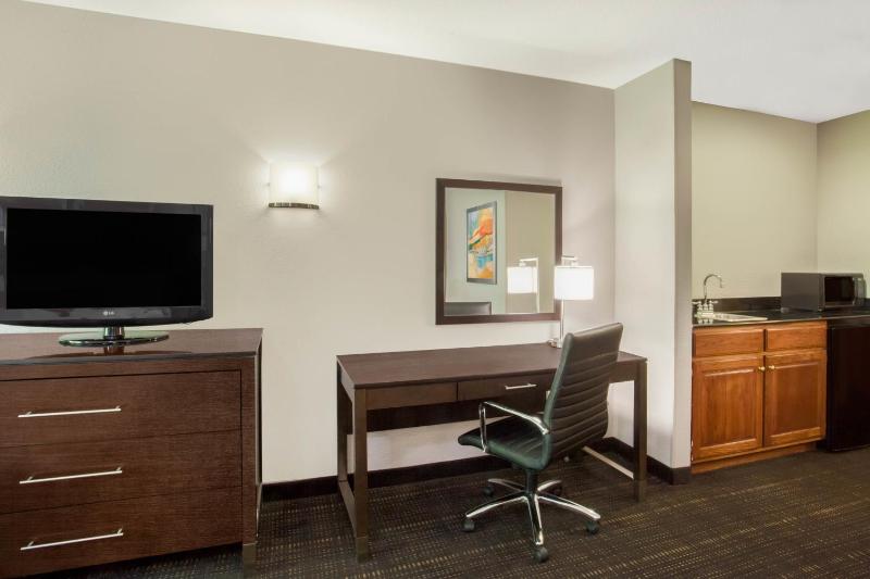 King Studio Suite - Non-Smoking image 4