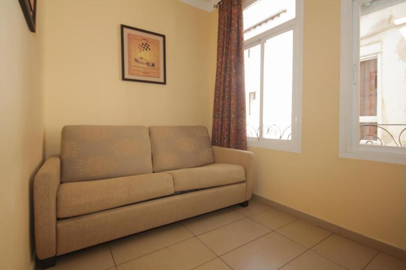 Family Room image 3