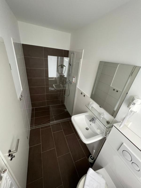 Standard Single Room image 4