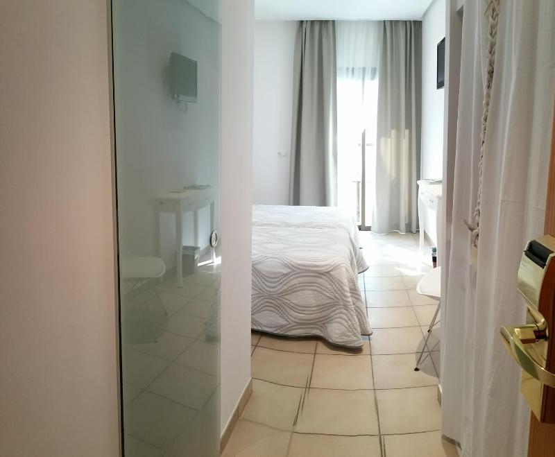 Superior Twin Room with Sea View image 2