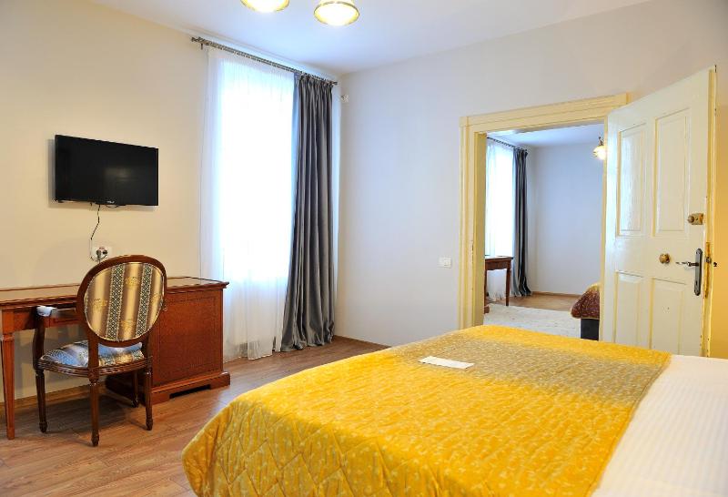 Superior Suite image 4