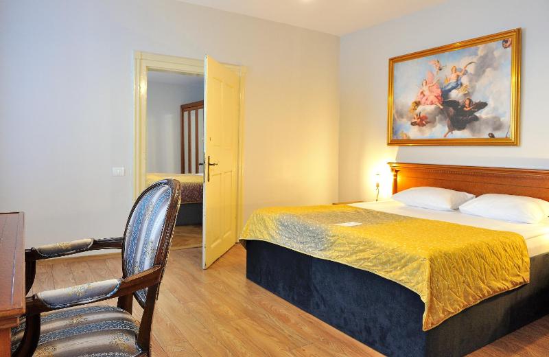 Superior Suite image 2
