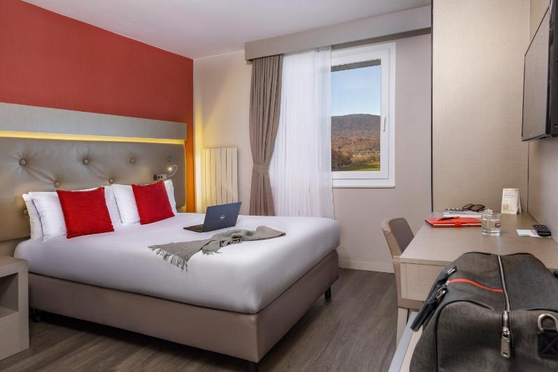 Standard Double Room - Single Use image 1