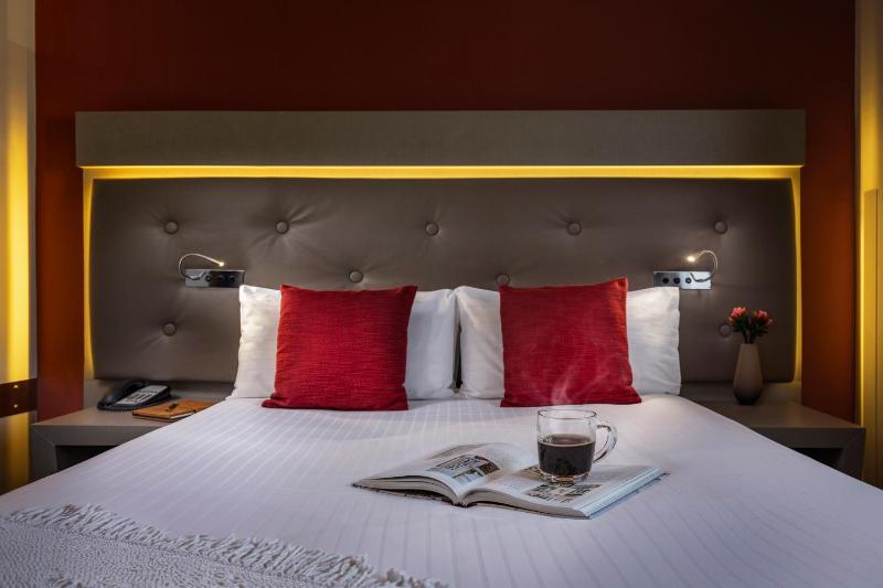 Standard Double or Twin Room image 4