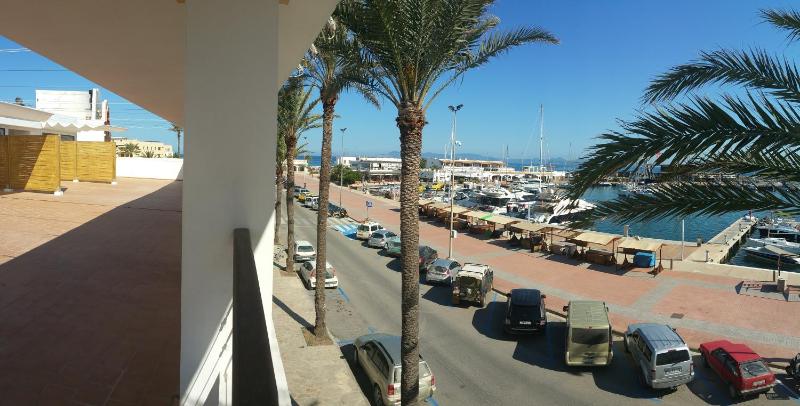 Double Room with Sea View image 3