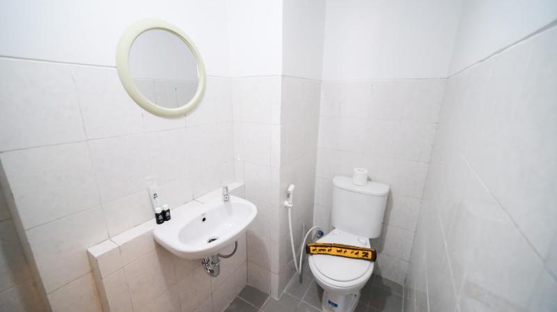Studio Apartment at Suncity Residence Sidoarjo near Suncity Mall By Travelio - image 9