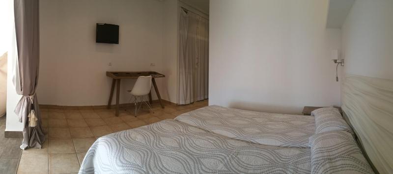 Superior Twin Room with Sea View image 4