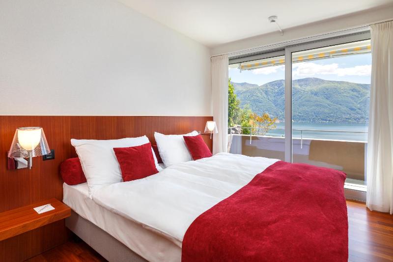 Modern Panorama Double Room with Balcony and Lake View image 2