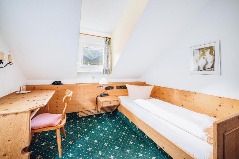 Standard Single Room image 4