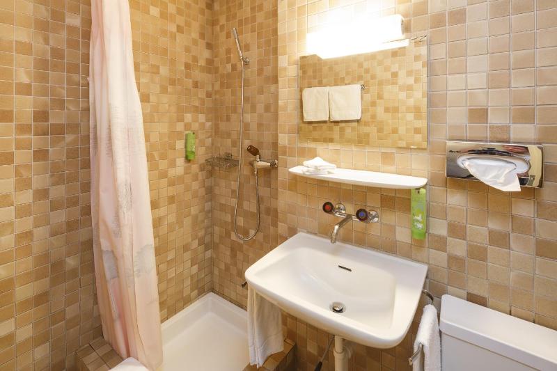 Classic Single Room image 4