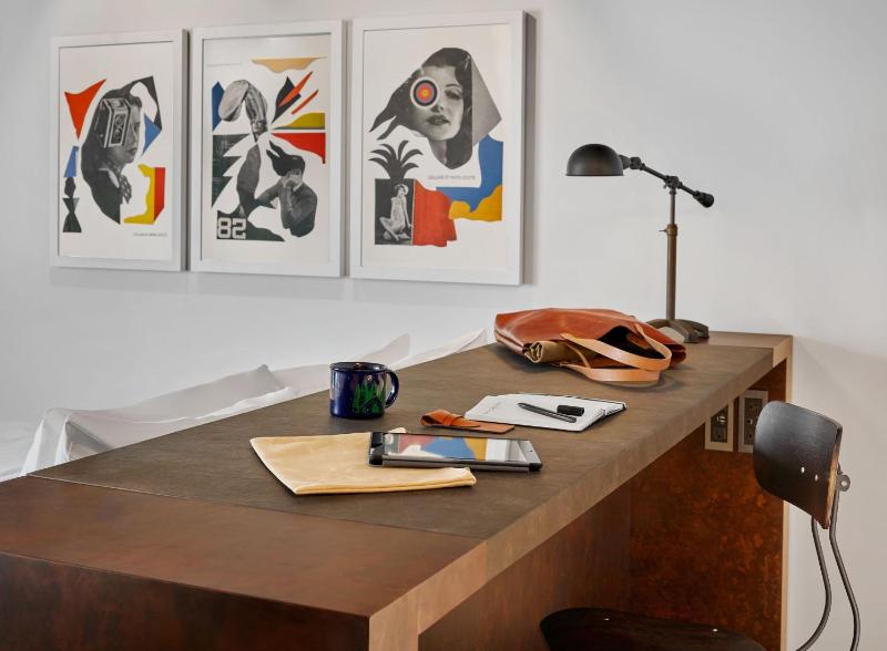 Standard King Room image 2