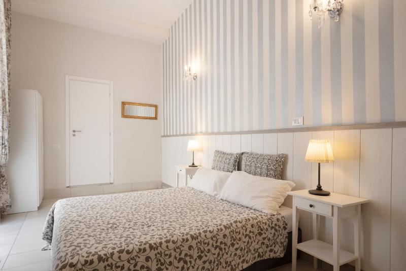Double Room with Balcony image 4
