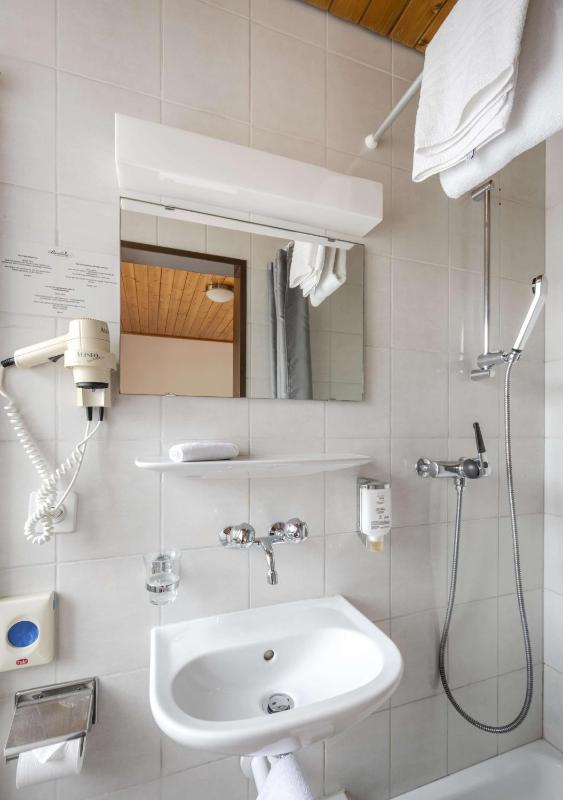Single Room image 3