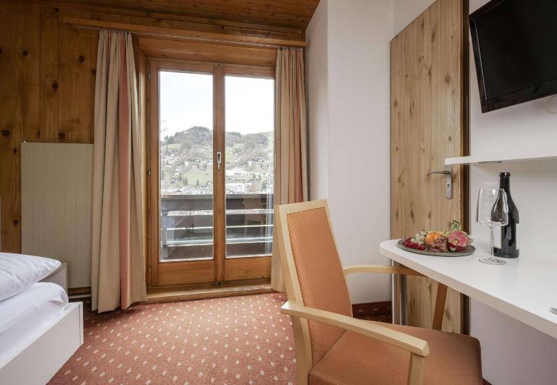 Single Room with Mountain View image 3