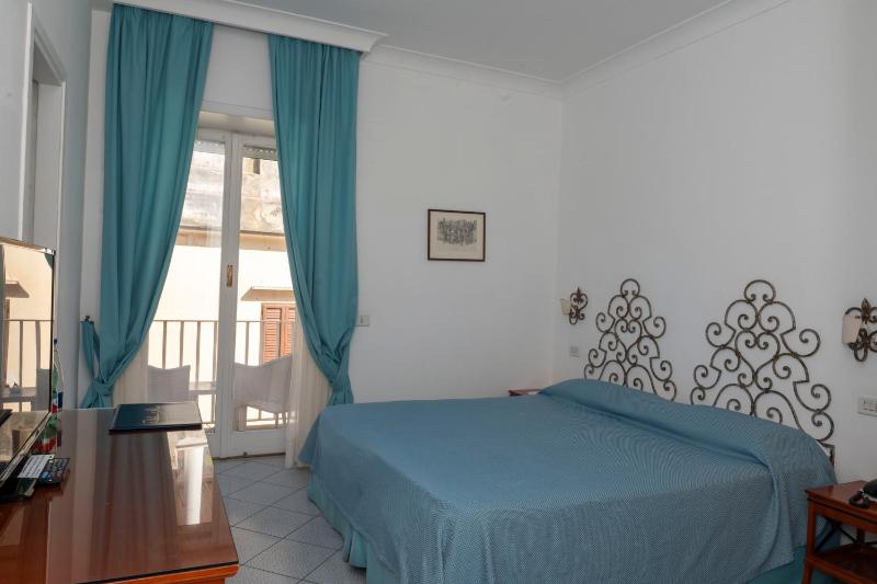 Standard Double or Twin Room image 3