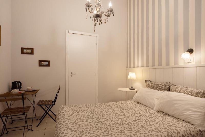 Economy Double Room image 2