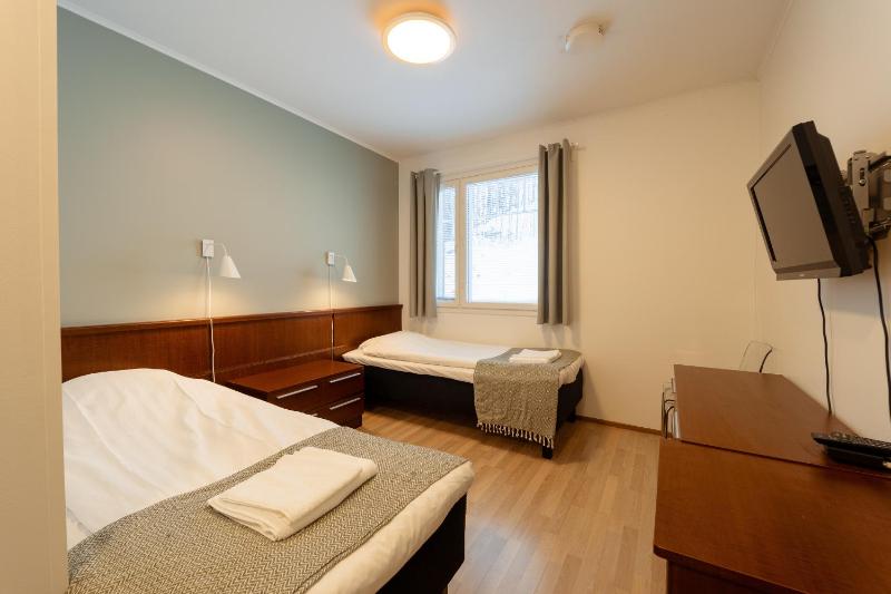 Standard Twin Room image 1