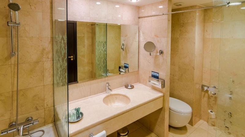 King Guest Room image 3