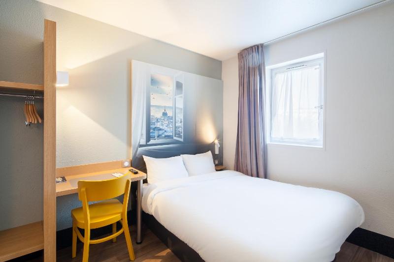 Double Room image 4