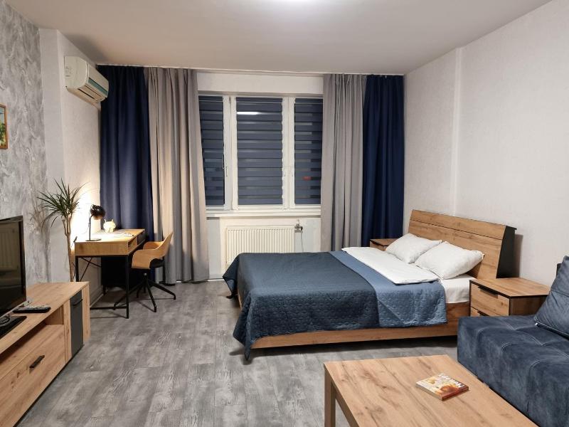 Home Hotel Apartments on Livoberezhna - image 1