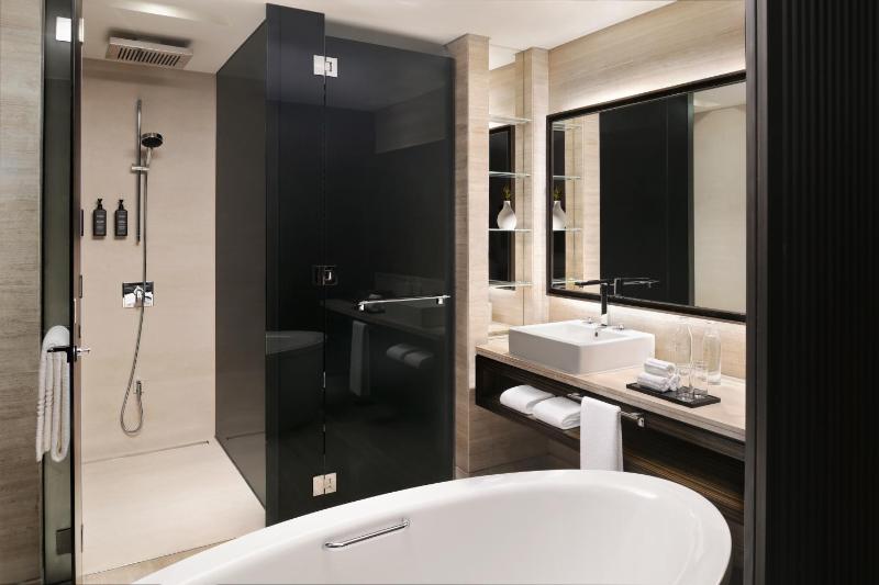 Deluxe View Room, Guest room, 1 King, Sheikh Zayed R. view image 4
