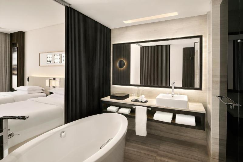 Deluxe Room, Guest room,  Twin/Single Bed(s) image 4