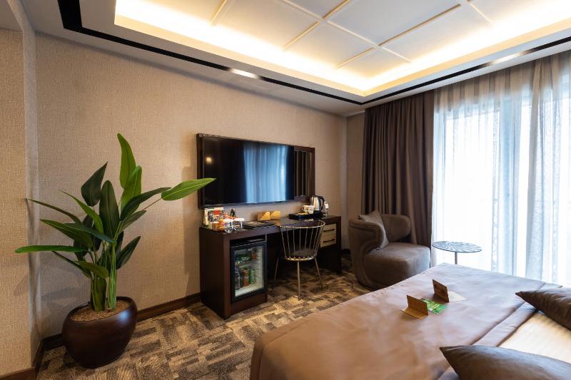 Queen Room with Sea View image 4