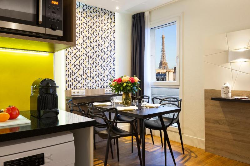 One-Bedroom Apartment with Eiffel Tower View image 1