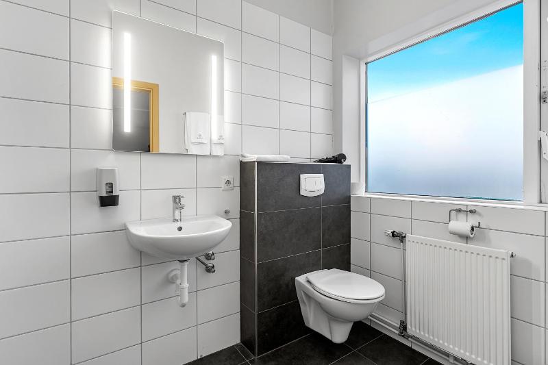 Compact Double with Free Gym Access image 2