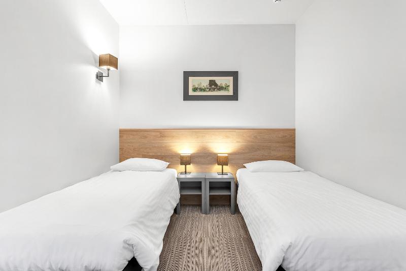 Triple Room with Free Gym Access image 1