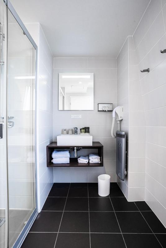 Superior Twin Room image 3