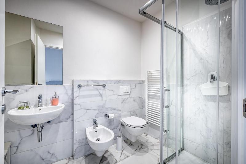 Triple Room with Private Bathroom image 1